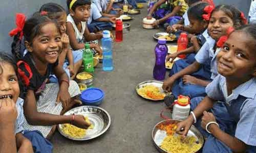 मिड डे मील: यूपी में अब भोजन चखने के बाद ही बच्चों को जाएगा परोसा, किचन में जा सकेगा सिर्फ रसोइया