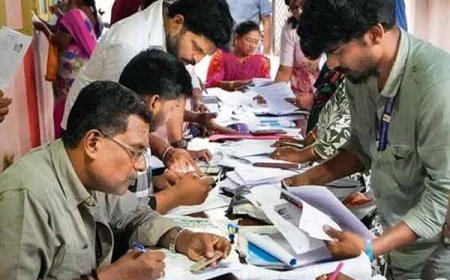 SIR पर बंगाल में बवाल: कोलकाता में BLO ने किया उग्र प्रदर्शन, चुनाव आयोग के दफ्तर में घुसने की कोशिश