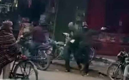 बोरे में भर लिया सोना-चांदी और 5 लाख रुपये, गांव वालों ने बदमाशों को दौड़ाकर पकड़ा