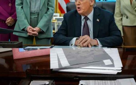 ट्रंप की फोटो समेत अहम दस्तावेज: न्याय विभाग की वेबसाइट से गायब हुईं जेफरी एपस्टीन से जुड़ी 16 फाइल