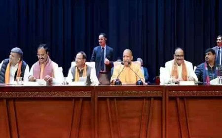UP Assembly Winter Session: सीएम योगी ने की मंत्रियों संग लोकभवन में बैठक, दिए ये निर्देश