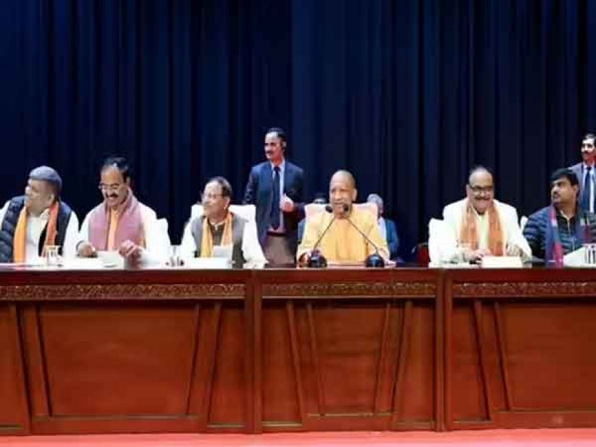 UP Assembly Winter Session: सीएम योगी ने की मंत्रियों संग लोकभवन में बैठक, दिए ये निर्देश
