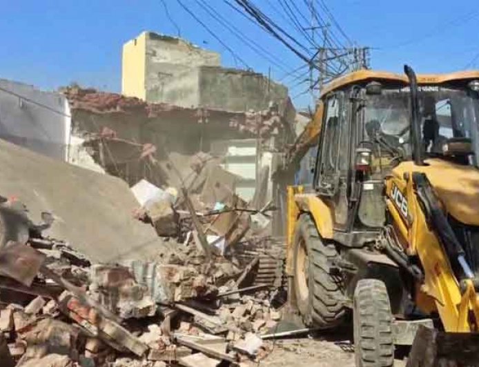 उप्र के संभल में अवैध अतिक्रमण पर प्रशासन सख्त, बुलडोजर के बाद अब अवैध निर्माण पर लाखों का जुर्माना