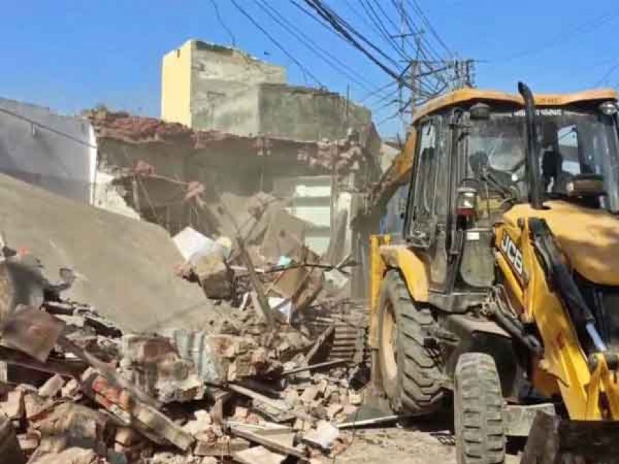 उप्र के संभल में अवैध अतिक्रमण पर प्रशासन सख्त, बुलडोजर के बाद अब अवैध निर्माण पर लाखों का जुर्माना