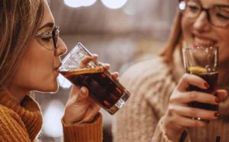 शराब पीना महिलाओं पर कैसे डालता है असर? जानें क्या है शरीर में वाले बदलाव