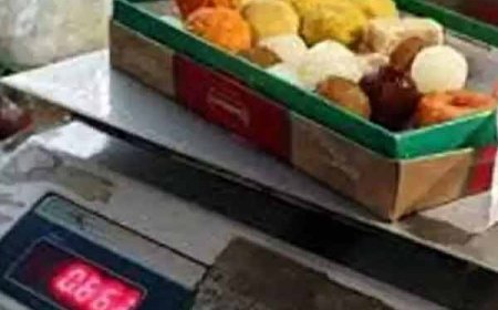 यूपी सरकार का फरमान-अगर अगर मिठाई के साथ तौला डिब्बा, तो दुकानदार को देना पड़ेगा भारी जुर्माना, इस नंबर पर करें शिकायत