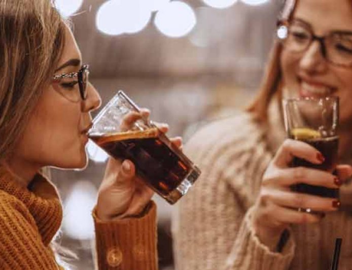 शराब पीना महिलाओं पर कैसे डालता है असर? जानें क्या है शरीर में वाले बदलाव
