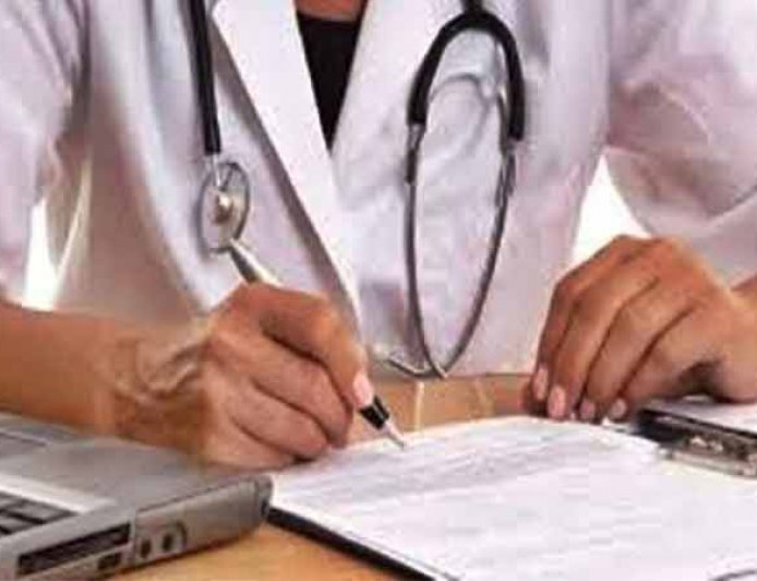 डॉक्टर कैपिटल लेटर में दवाओं का नाम लिखें- एक अक्षर की नासमझी दे सकती है जिंदगी भर का दर्द, जा चुकी है जान