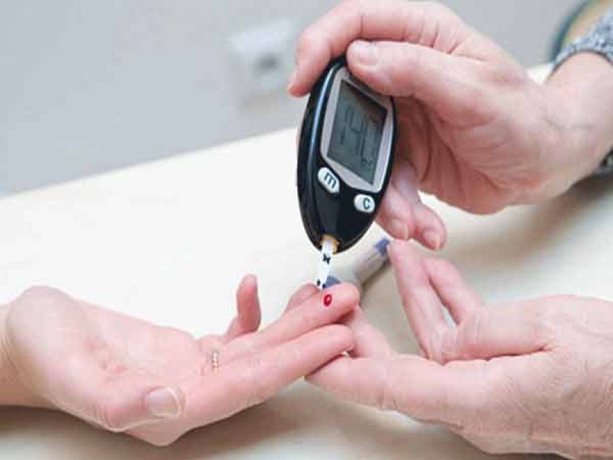 इन आदतों से कम होने के बज़ाय बढ़ सकता है शुगर लेवल