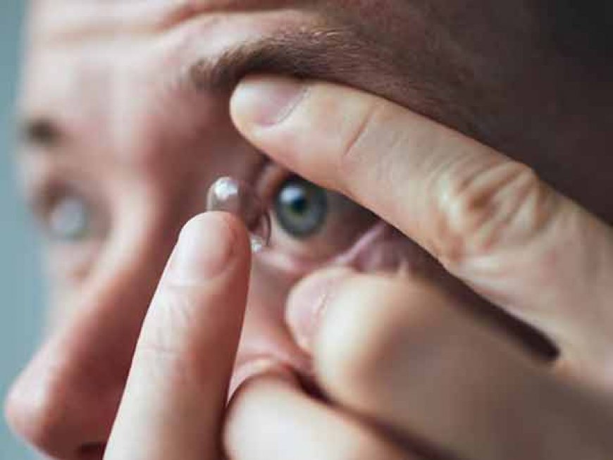 कॉन्टेक्ट लेंस लगाकर सोया शख्स, सुबह उठा तब तक Parasites खा चुकी थी एक आंख