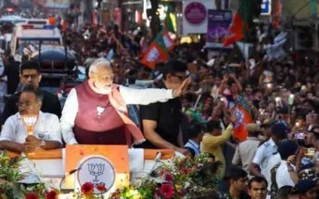 हावड़ा के रोड शो में समर्थकों की भीड़ देख गदगद हुए PM मोदी