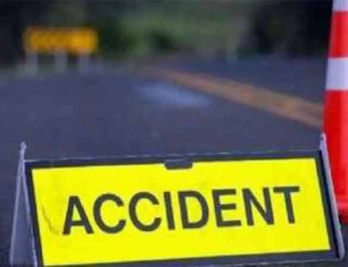 बरेली हाईवे पर ट्रक-ईको की भीषण टक्कर, दो की मौत, कई घायल