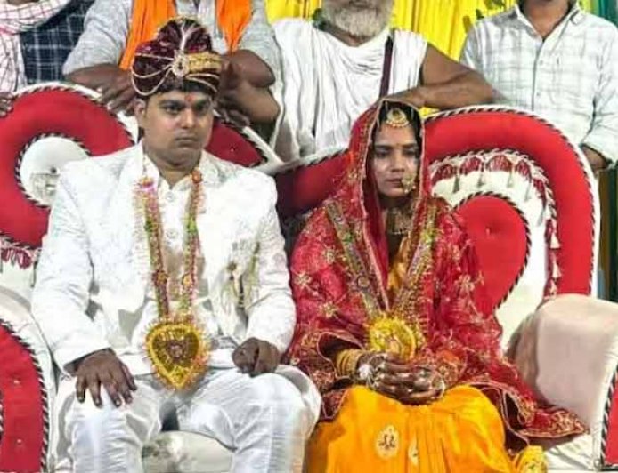 Ghazipur:  मुस्लिम युवती ने हिंदू रीति से लिए सात फेरे, शादी के कार्ड ने इसलिए बटोरीं सुर्खियां