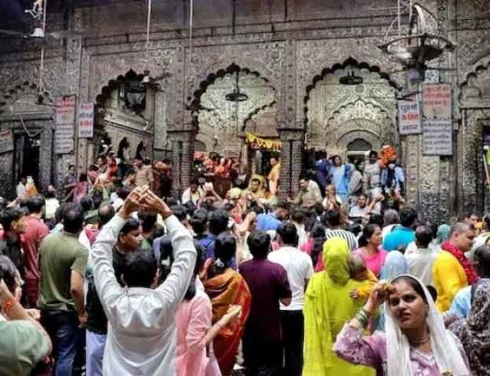 बांके बिहारी मंदिर में VIP कल्चर होगा खत्म! भगवान के आगे सब बराबर 