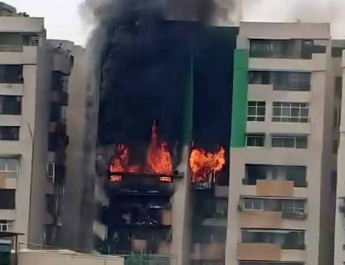 Ghaziabad Fire: गौर ग्रीन एवेन्यू सोसाइटी के फ्लैट में भीषण आग, सुरक्षित निकाली गई फैमिली