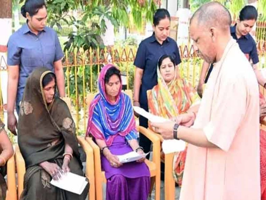 CM योगी बोले- जन समस्याओं का त्वरित समाधान कराएं अधिकारी, गोरखपुर जनता दर्शन में सुनी फरियाद 