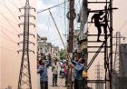 ओवरलोड से ट्रांसफार्मर हो रहे ब्लास्ट; गर्मी में 'कटियाबाज' बने मुसीबत, धड़ल्ले से चोरी कर रहे बिजली