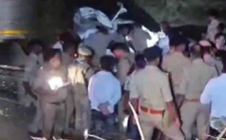 नेपाल से लौट रहा था परिवार; बहराइच में कार-कंबाइन की टक्कर में 4 लोगों की मौत, 2 घायल