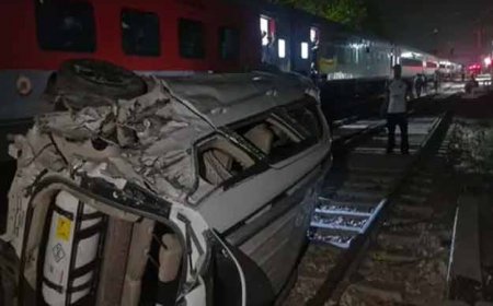 आगरा फोर्ट एक्सप्रेस के यात्री बाल-बाल बचे: हाथरस में टला बड़ा रेल हादसा 4 लोगों पर FIR