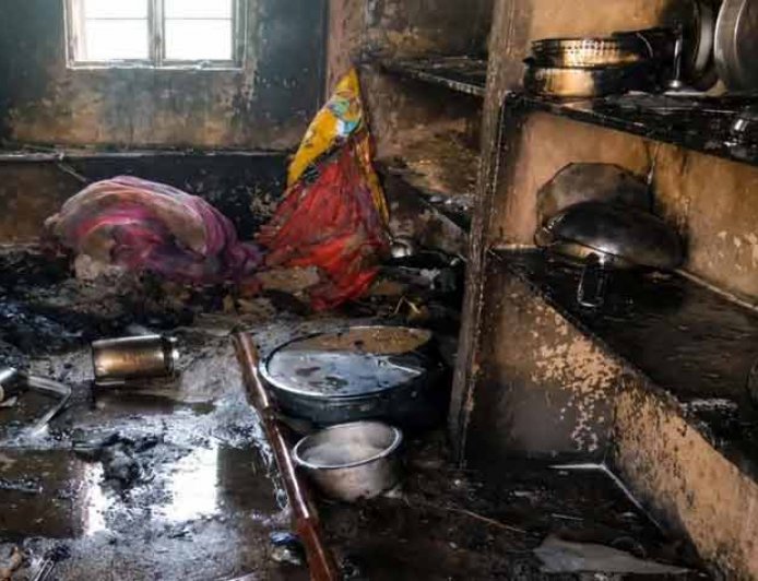 आग का गोला बना घर! फतेहपुर में गैस लीक से हादसा, 9 लोग गंभीर रूप से झुलसे