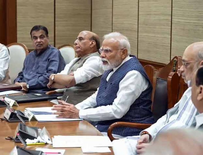 मोदी कैबिनेट में इसी महीने बड़ा फेरबदल? दो दर्जन मंत्रियों के विभाग बदलने की तैयारी, DMK भी हो सकता है शामिल