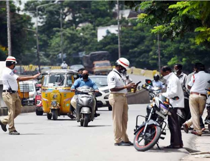 क्राइम न्यूज़ :खुल गया 9 साल पुराना लूटकांड, मुरादाबाद पुलिस ने तीन लुटेरे पकड़े