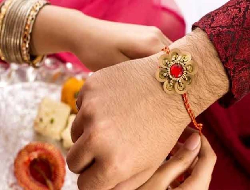 रक्षाबंधन के बाद कलाई से उतारकर फेंक देते हैं राखी? सावधान भूल से भी न करें ये गलती, जानिए क्या है नियम 