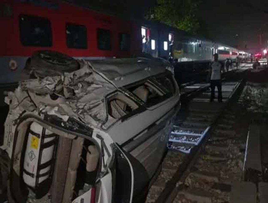 आगरा फोर्ट एक्सप्रेस के यात्री बाल-बाल बचे: हाथरस में टला बड़ा रेल हादसा 4 लोगों पर FIR