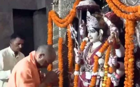 सीएम योगी आदित्यनाथ ने बलरामपुर के 51 शक्तिपीठों में से एक  मां पाटेश्वरी देवी मंदिर में की पूजा
