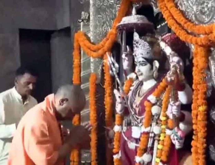 सीएम योगी आदित्यनाथ ने बलरामपुर के 51 शक्तिपीठों में से एक  मां पाटेश्वरी देवी मंदिर में की पूजा