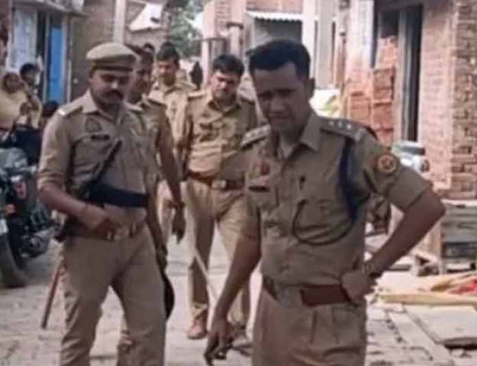 बहराइच में किशोरी के अपहरण पर बवाल: युवक के घर में तोड़फोड़, कई थानों की पुलिस तैनात, आटा चक्की फूंकी