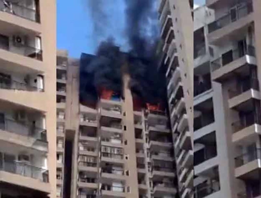 AC blast in Noida: अरण्या सोसायटी में AC ब्लास्ट से लगी आग, आसमान में छाया भयंकर धुएं का गुबार