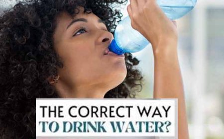 Right Way To Drink Water: गटागट पानी पीने की आदत कहीं कर न दे बीमार? जानें पानी पीने का सही नियम