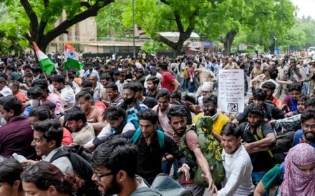 Sansad March: छात्रों से ज्यादा पहुंचे बाहरी चेहरे, जोमैटो बॉय से लेकर ट्रक ड्राइवर तक शामिल, जांच शुरू