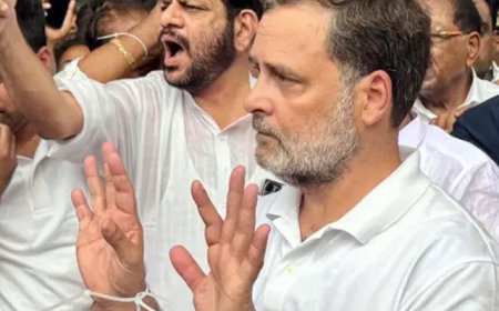 गांधी स्मृति पहुंचकर बोले राहुल गांधी: 'शिक्षा मंत्री का इस्तीफा होने तक संसद नहीं चलेगी'