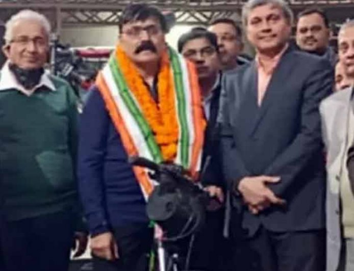 शादी से पहले युवक-युवती की 'मेडिकल कुंडली' बनवा रहे ‘साइकिल वाले डाॅक्टर’, करते हैं देशभर में यात्रा