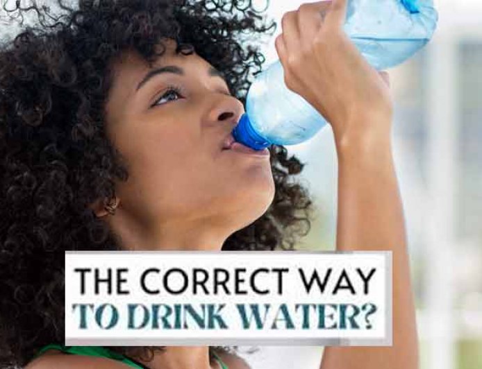 Right Way To Drink Water: गटागट पानी पीने की आदत कहीं कर न दे बीमार? जानें पानी पीने का सही नियम