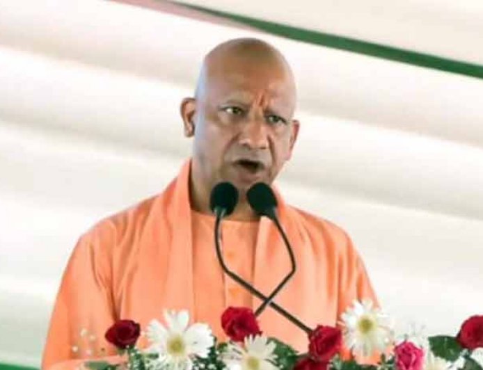 अयोध्या में सीएम योगी बोले- हनुमानगढ़ी मंदिर की सीढ़ियों पर नमाज पढ़ाने का पाप सपा-कांग्रेस ने किया