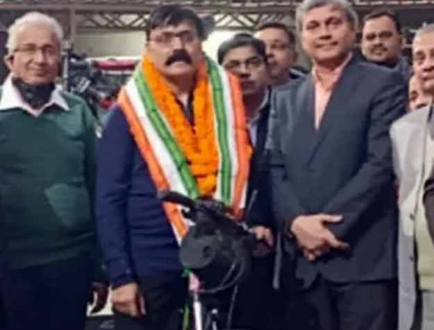 शादी से पहले युवक-युवती की 'मेडिकल कुंडली' बनवा रहे ‘साइकिल वाले डाॅक्टर’, करते हैं देशभर में यात्रा