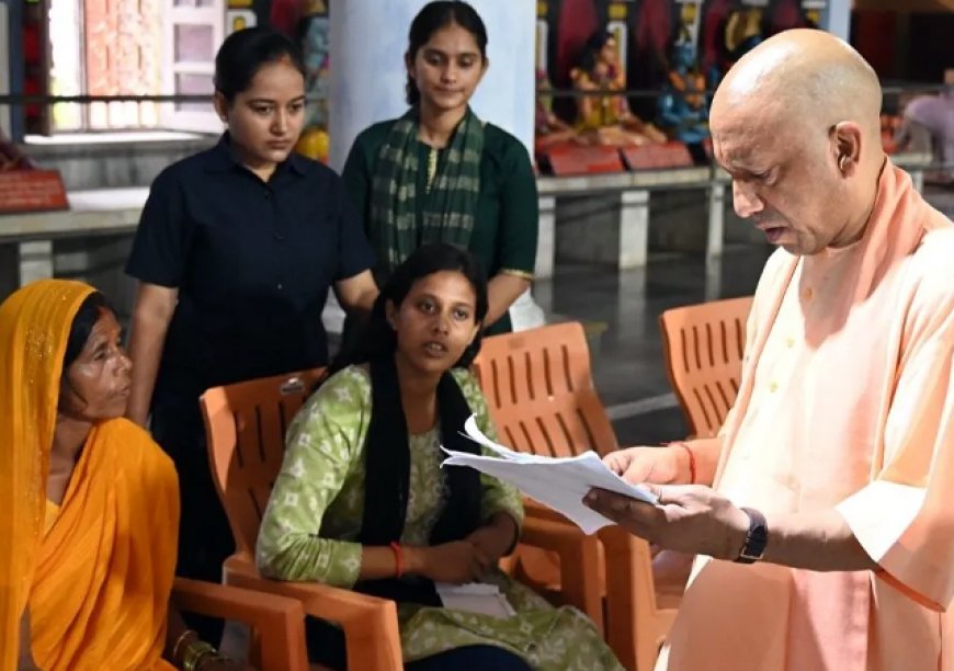 'घबराइए मत, सबकी होगी भरपूर मदद', जनता दर्शन में आए लोगों से बोले CM Yogi