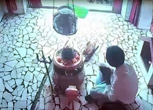 उन्नाव: 6 बार बोला भगवान मुझे माफ कर दो... फिर चुरा लिया बाबा भोलेनाथ का नाग