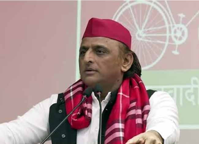 चुनाव के ठीक पहले बदली यूपी की राजनीति, अखिलेश के PDA में अब आया पंडित भी