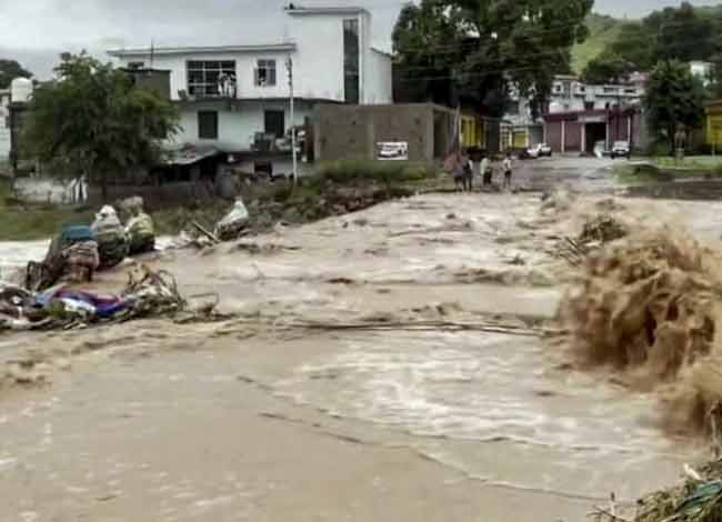 उत्तराखंड में 'फ्लैश फ्लड' की चेतावनी, 12 जिलों में बाढ़ का खतरा; शासन ने जारी किया अलर्ट