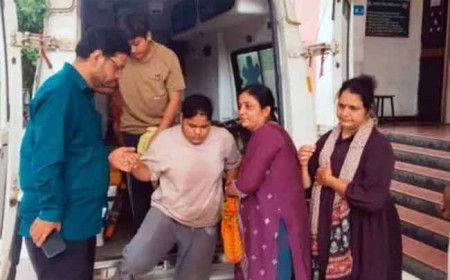 उज्जैन के नागचंद्रेश्वर मंदिर में करंट की अफवाह के बाद भगदड़ जैसी स्थिति, कई श्रद्धालु घायल