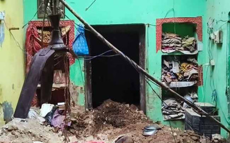 प्रतापगढ़ में दुखद हादसा: बारिश के दौरान ढहा 100 साल पुराना घर, एक ही परिवार के छह सदस्यों की मौत