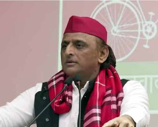 चुनाव के ठीक पहले बदली यूपी की राजनीति, अखिलेश के PDA में अब आया पंडित भी