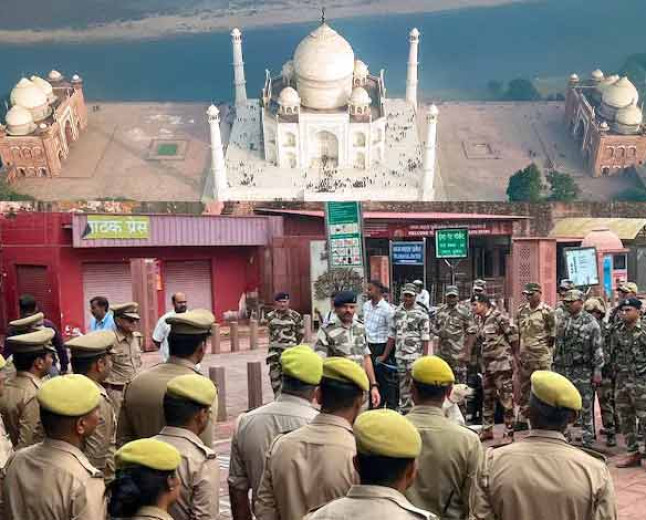 ताजमहल में ऐसा क्‍या हुआ, यूपी पुलिस ने डाल दिया घेरा, CISF ने निकाले हथियार