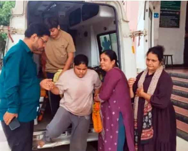 उज्जैन के नागचंद्रेश्वर मंदिर में करंट की अफवाह के बाद भगदड़ जैसी स्थिति, कई श्रद्धालु घायल